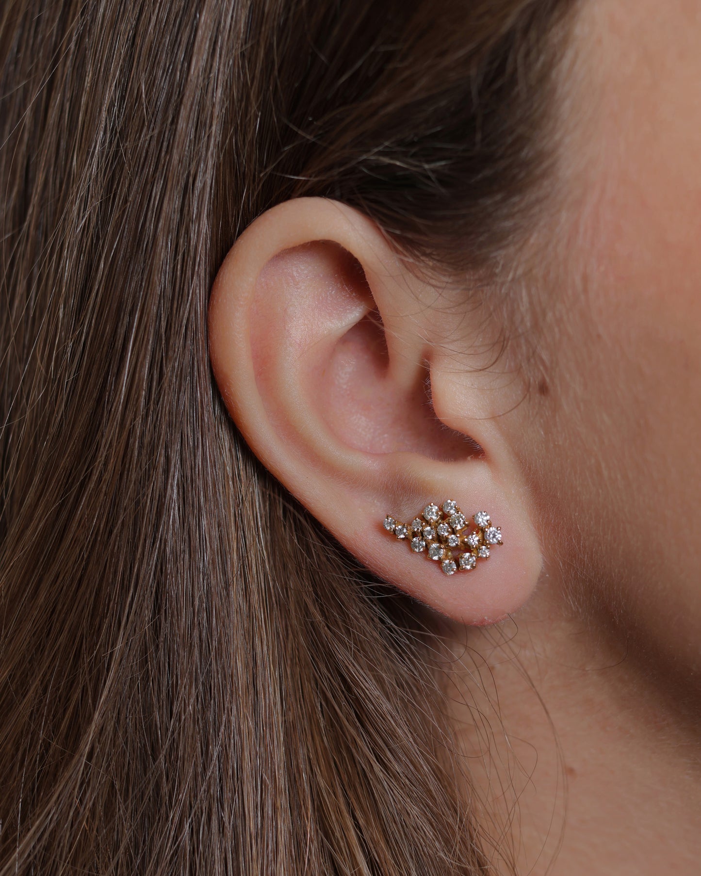 Earring, short griffes (single)